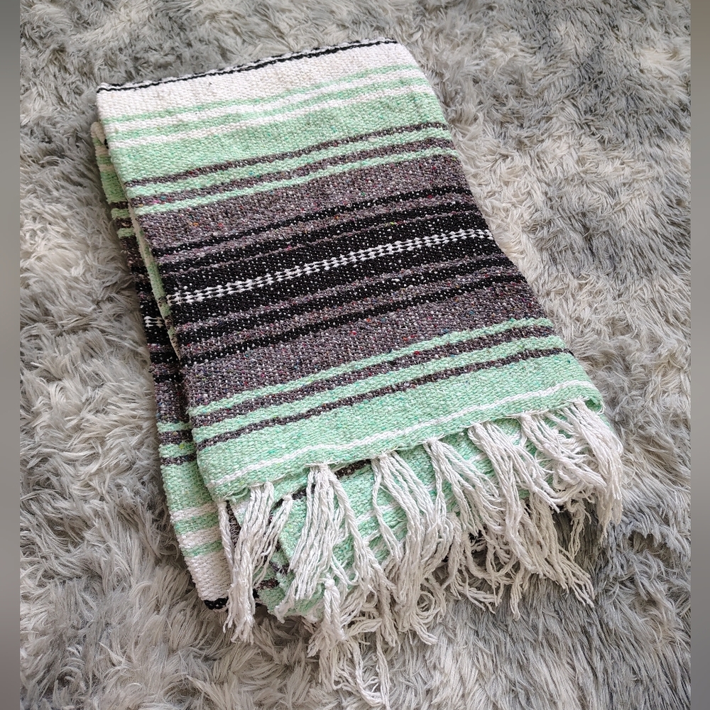 *Like New* Benevolence LA Authentic Handwoven Mexican Blanket